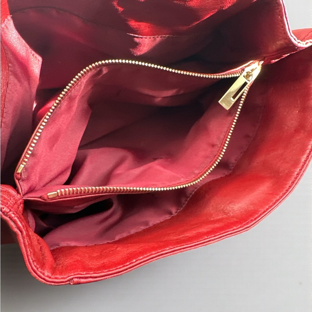 Elegant Red Leather Tote Bag - Picture 10 of 12